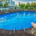swiming_pool_and_surroundings_1_tselikas_hotel